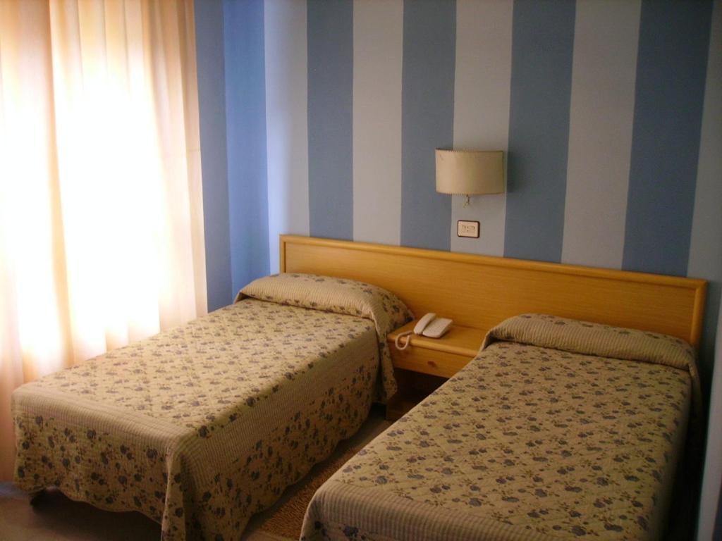 Hotel Valle Del Jerte Los Arenales Quarto foto